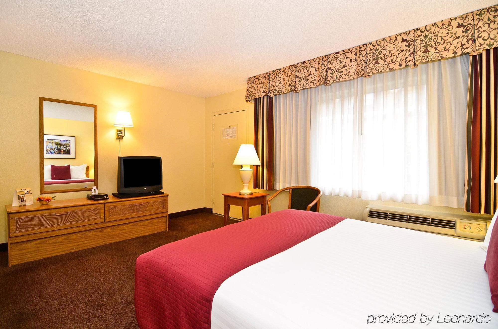 Mardi Gras Hotel & Casino Las Vegas Room photo